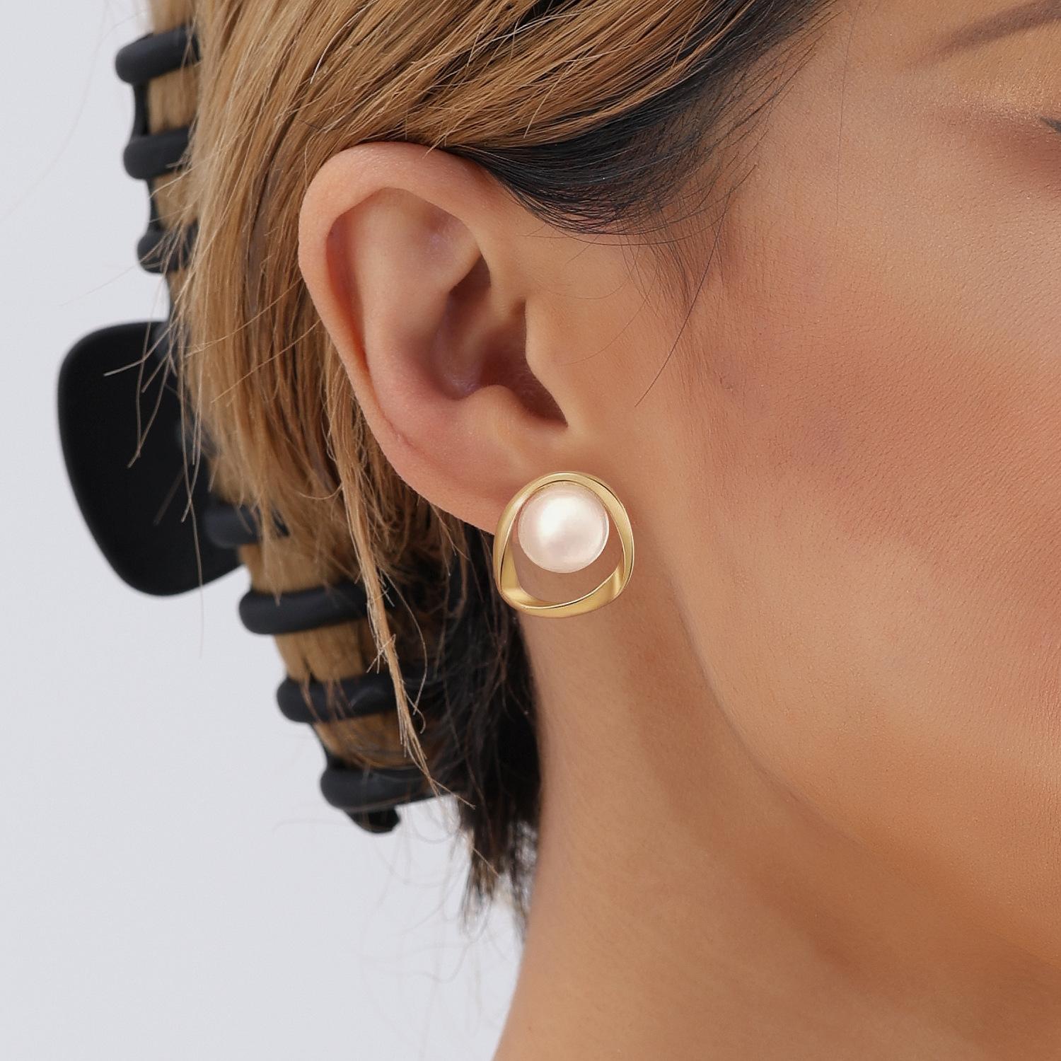 European and American independent stations hot-selling imitation pearl stud earrings for women, foreign trade creative retro temperament personalized золотой
European and American independent stations hot-selling imitation pearl stud earrings for women, foreign trade creative retro temperament personalized золотой