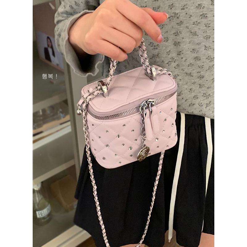 Fashion Rhombus Chain Bag Women s New Summer Small Square Bag Versatile Messenger Box Bag
Fashion Rhombus Chain Bag Women s New Summer Small Square Bag Versatile Messenger Box Bag
