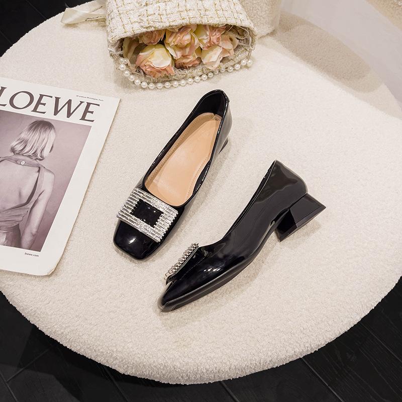 French high heels thick heel 2025 new patent leather spring and autumn women s shoes rhinestone square buckle burgundy square head low heel single sho 40 чорний
French high heels thick heel 2025 new patent leather spring and autumn women s shoes rhinestone square buckle burgundy square head low heel single sho 40 чорний