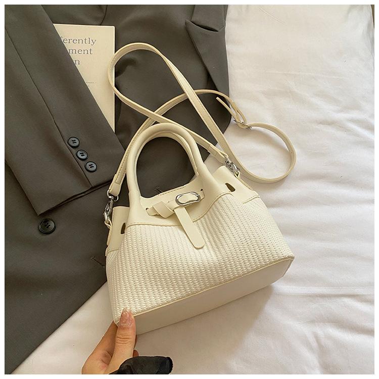 Summer hand carry straw bucket bag women 2025 new fashion simple casual woven bag niche design messenger bag белый
Summer hand carry straw bucket bag women 2025 new fashion simple casual woven bag niche design messenger bag белый