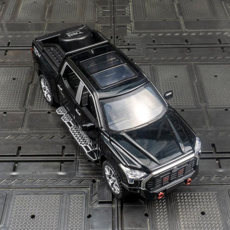 Jinche JCJ-32112 Модель пикапа Toyota Tundra для бездорожья: Инерционный механизм, Звук и Свет, Открывающиеся двери.
Jinche JCJ-32112 Модель пикапа Toyota Tundra для бездорожья: Инерционный механизм, Звук и Свет, Открывающиеся двери.