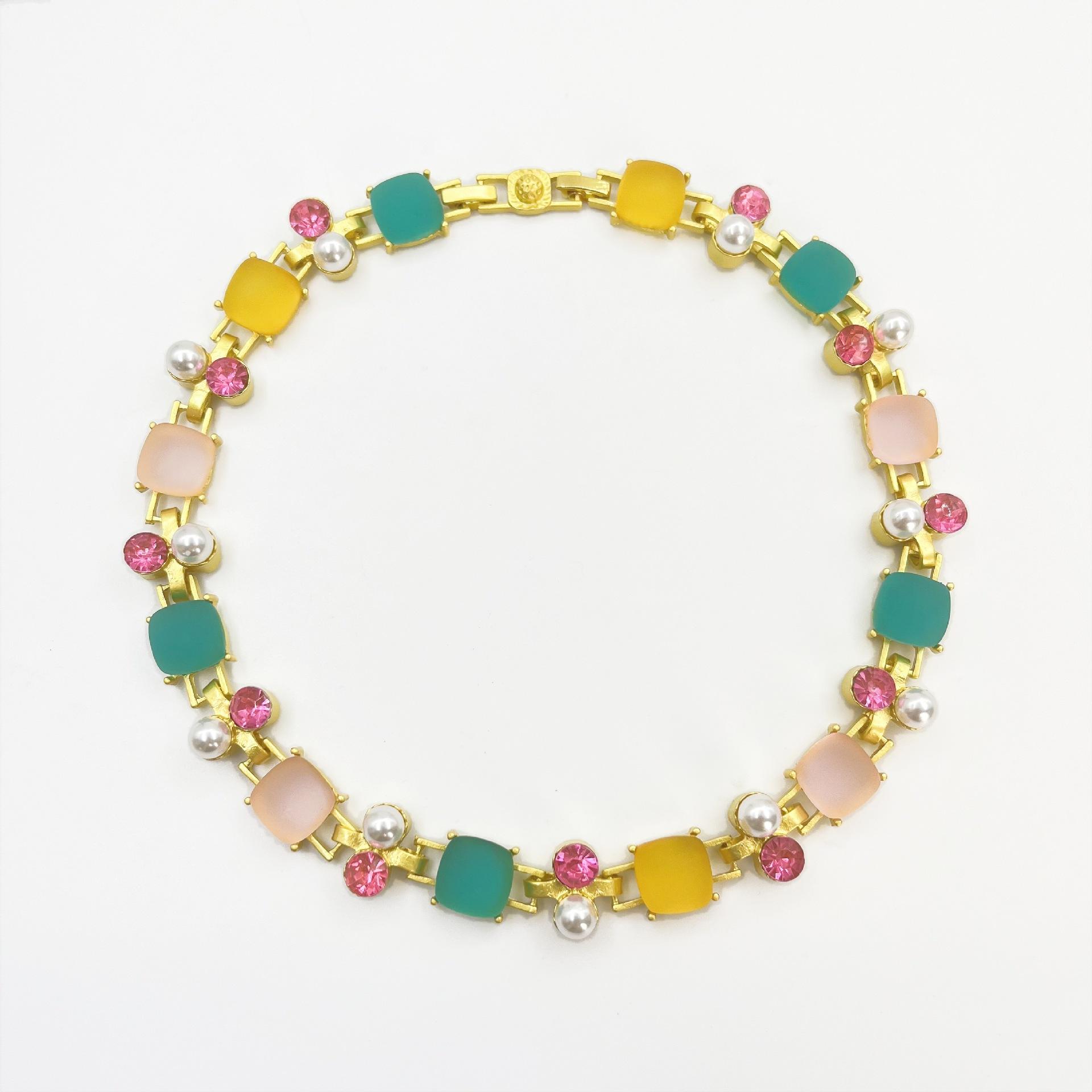 Винтажное цветное квадратное ожерелье из смоляного жемчуга с бриллиантами, французское винтажное легкое роскошное ожерелье на ключицу для женщин разноцветный
Винтажное цветное квадратное ожерелье из смоляного жемчуга с бриллиантами, французское винтажное легкое роскошное ожерелье на ключицу для женщин разноцветный