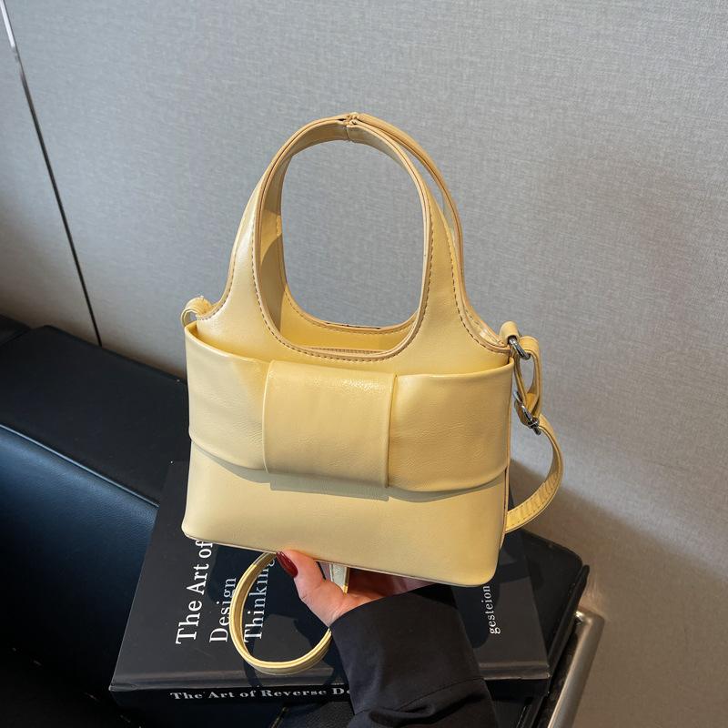 2025 new niche trend handbag women s fashion versatile soft leather shoulder bag casual simple messenger bag
2025 new niche trend handbag women s fashion versatile soft leather shoulder bag casual simple messenger bag