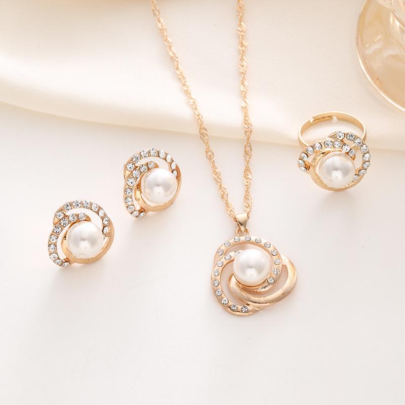 Women Fashion Jewelry Set Diamond Flower Pearl Necklace Ring Earrings Minimalist Elegant Versatile Accessories Gift
Women Fashion Jewelry Set Diamond Flower Pearl Necklace Ring Earrings Minimalist Elegant Versatile Accessories Gift