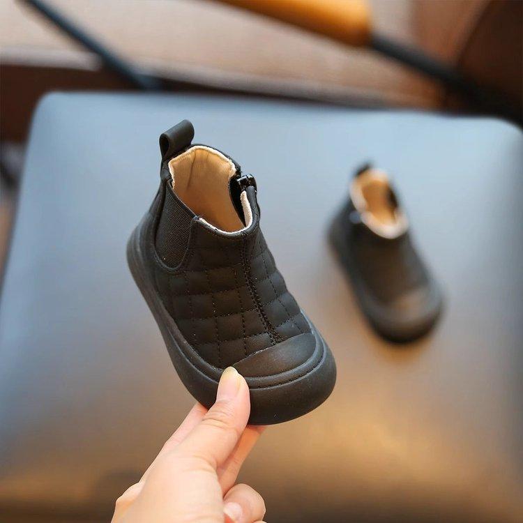 Children s small leather boots, spring and autumn style toddler boots, soft-soled baby walking shoes, stylish girls short boots, boys baby shoes 25 чорний
Children s small leather boots, spring and autumn style toddler boots, soft-soled baby walking shoes, stylish girls short boots, boys baby shoes 25 чорний