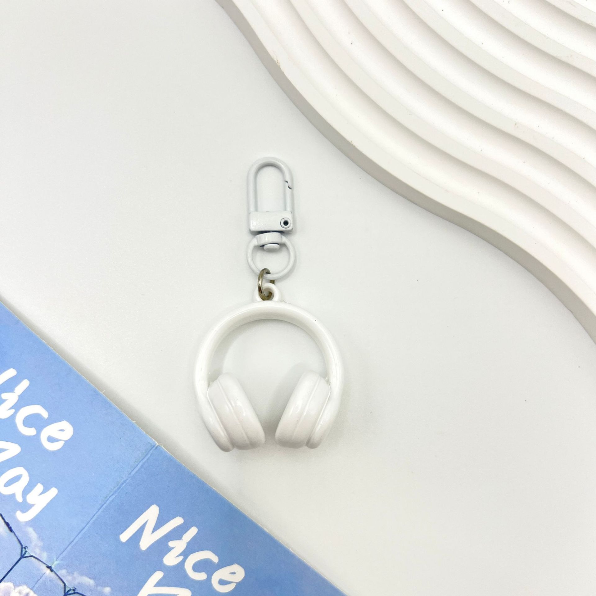 1PC Cute Creative 3D Earphones Pendant Keychain Mobile Phone Chain Earphone Charm Backpack Hanging Decoration Accessories Gifts белый
1PC Cute Creative 3D Earphones Pendant Keychain Mobile Phone Chain Earphone Charm Backpack Hanging Decoration Accessories Gifts белый