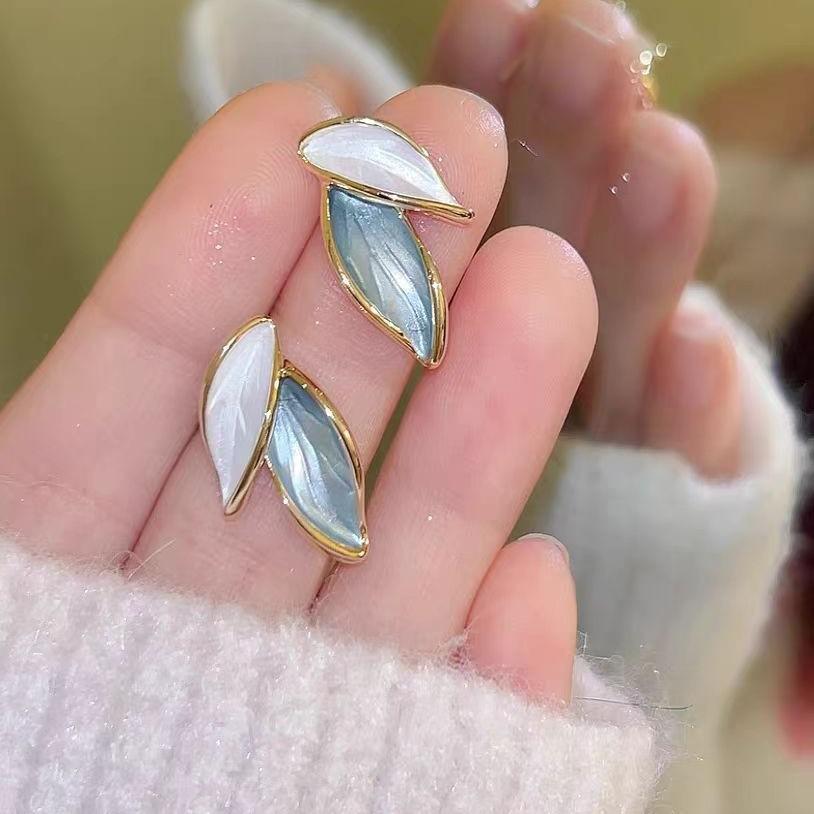 Leaf Stud Earrings Light Luxury High-End Temperament Atmospheric Earrings Earrings Unique Beautiful Earrings Cold Feeling
Leaf Stud Earrings Light Luxury High-End Temperament Atmospheric Earrings Earrings Unique Beautiful Earrings Cold Feeling