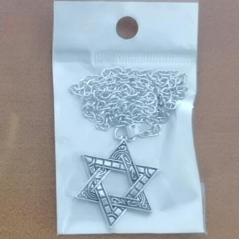 1Pc Clothing Gift Small Daisy Necklace Men s Retro Hexagram Double-sided Pendant
1Pc Clothing Gift Small Daisy Necklace Men s Retro Hexagram Double-sided Pendant