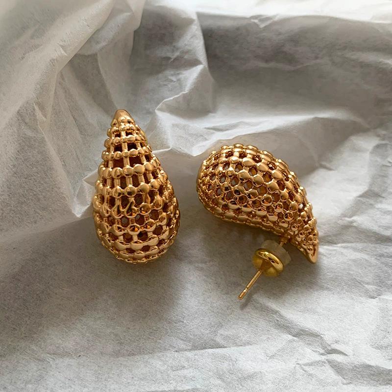 Niche design light luxury high-end feeling water drop inlaid zircon beanie stud earrings temperament cold wind hollow high-end earrings
Niche design light luxury high-end feeling water drop inlaid zircon beanie stud earrings temperament cold wind hollow high-end earrings
