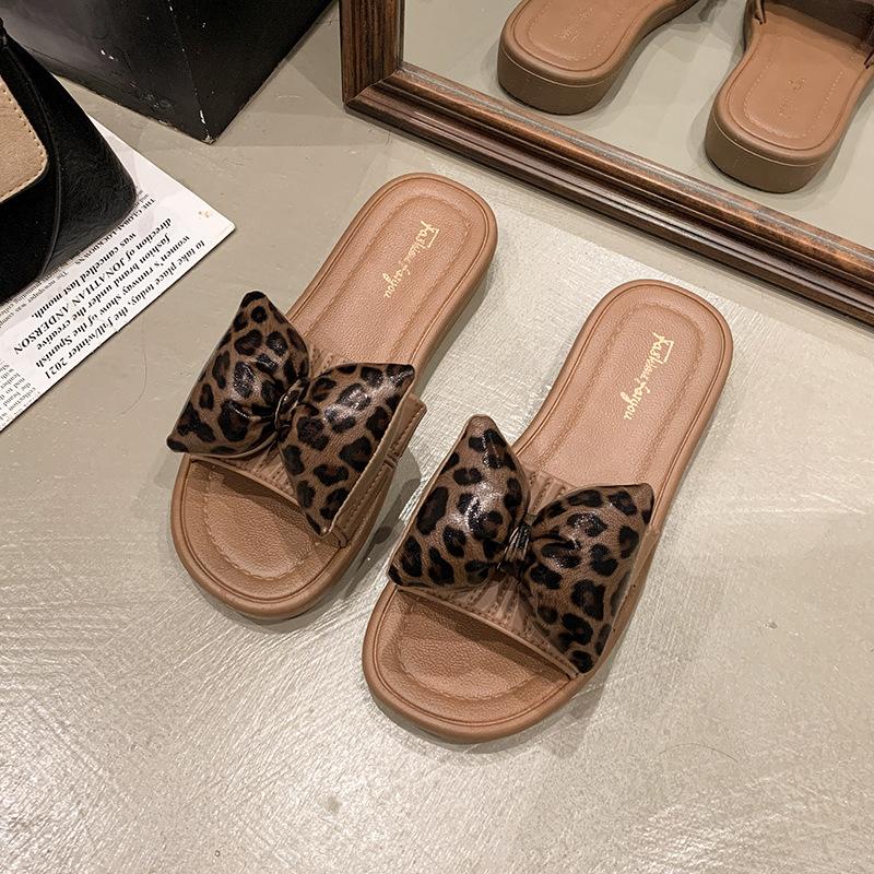 Bow slippers women s new summer leopard print versatile flat bottom non-slip outer wear schoolgirl fashion thick bottom sandals 40
Bow slippers women s new summer leopard print versatile flat bottom non-slip outer wear schoolgirl fashion thick bottom sandals 40