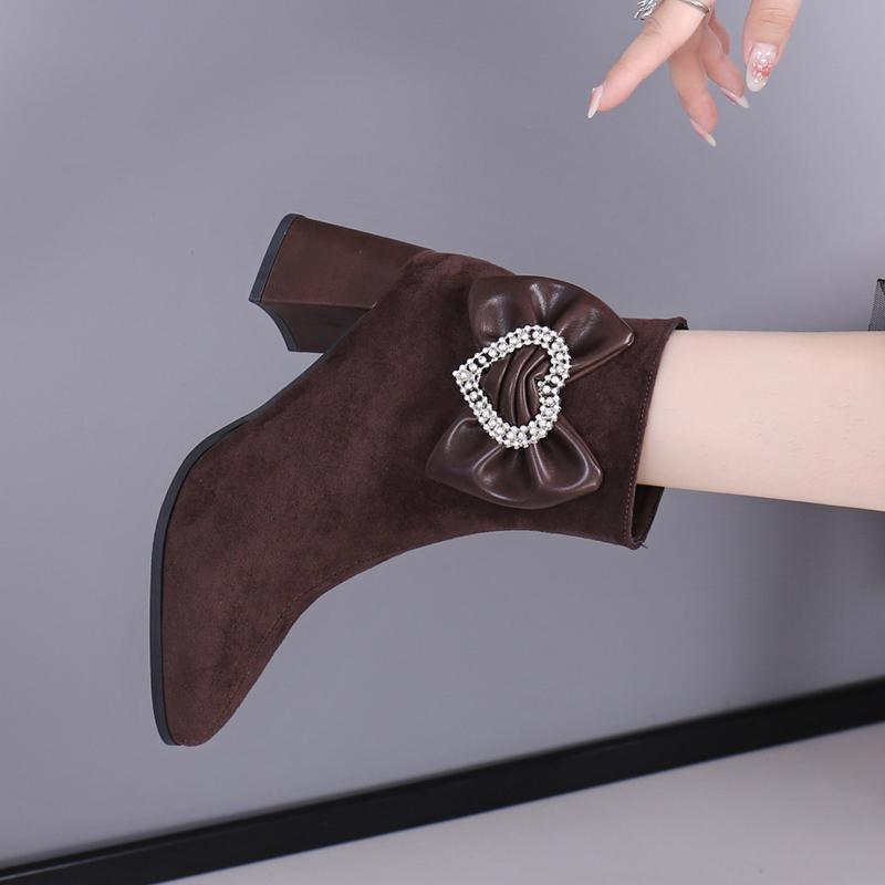 Ботильоны женские с острым носком и бантом на высоком каблуке, тренд 2025 года, роскошные брендовые массивные ботинки челси, туфли-лодочки Mujer Botas 35
Ботильоны женские с острым носком и бантом на высоком каблуке, тренд 2025 года, роскошные брендовые массивные ботинки челси, туфли-лодочки Mujer Botas 35