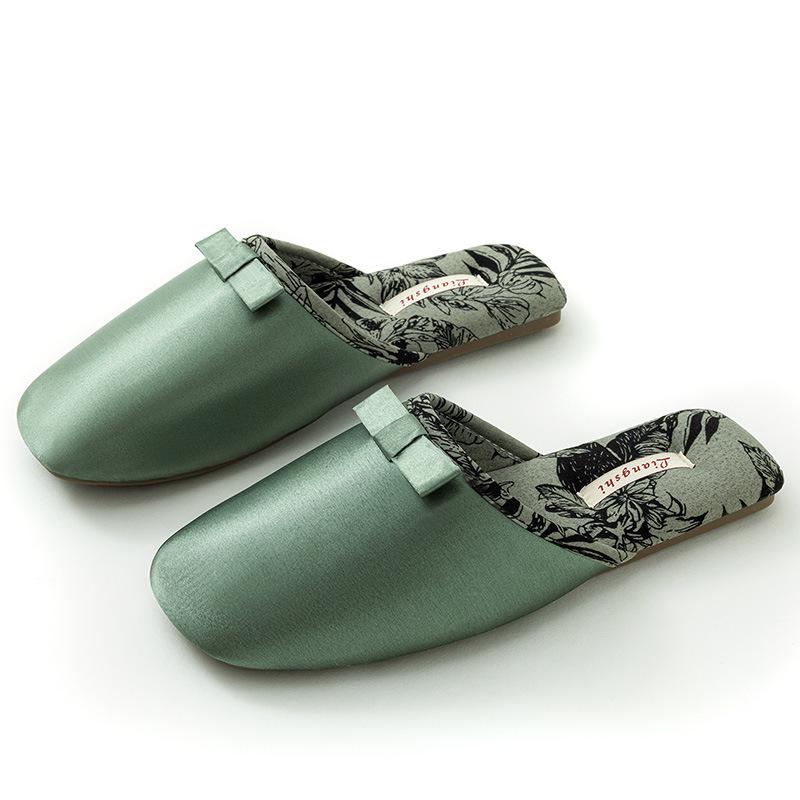 Liangshi Satin Pearlescent Texture Non-Slip Indoor Slippers for Couples - Men s and Women s Luxury Home Shoes. 40/41 (Fits 39-40)
Liangshi Satin Pearlescent Texture Non-Slip Indoor Slippers for Couples - Men s and Women s Luxury Home Shoes. 40/41 (Fits 39-40)