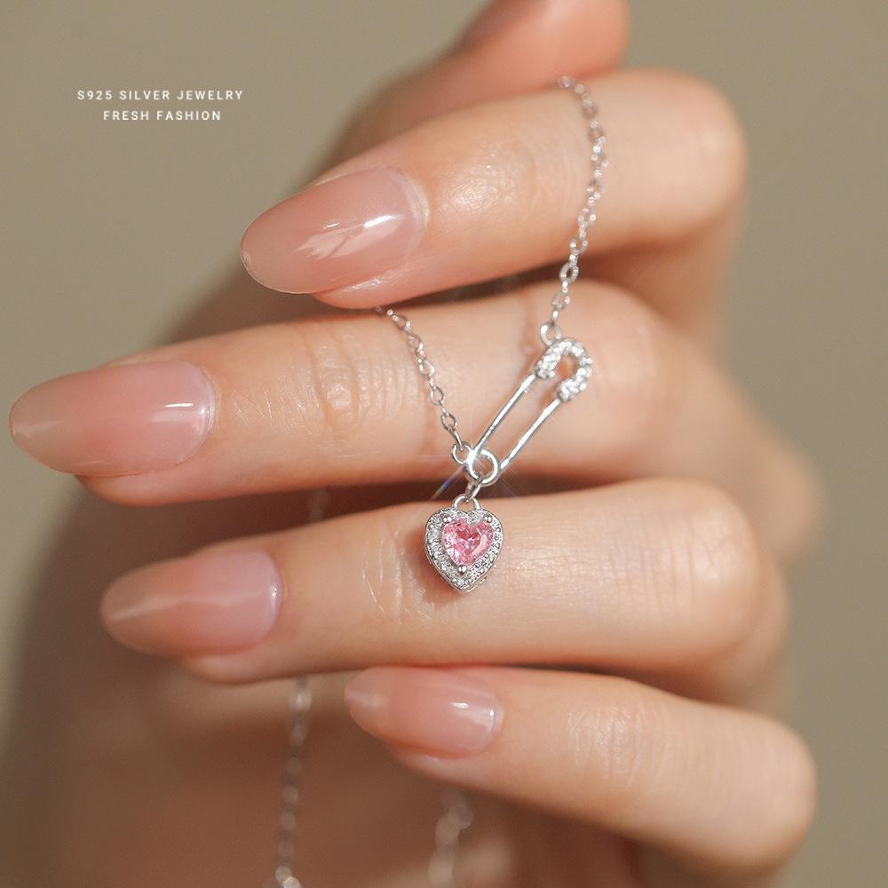 Shiny Pink Zircon Heart Shaped Brooch Bracelet for Women S925 Sterling Silver Elegant Luxury Fashion Jewelry Accessory
Shiny Pink Zircon Heart Shaped Brooch Bracelet for Women S925 Sterling Silver Elegant Luxury Fashion Jewelry Accessory