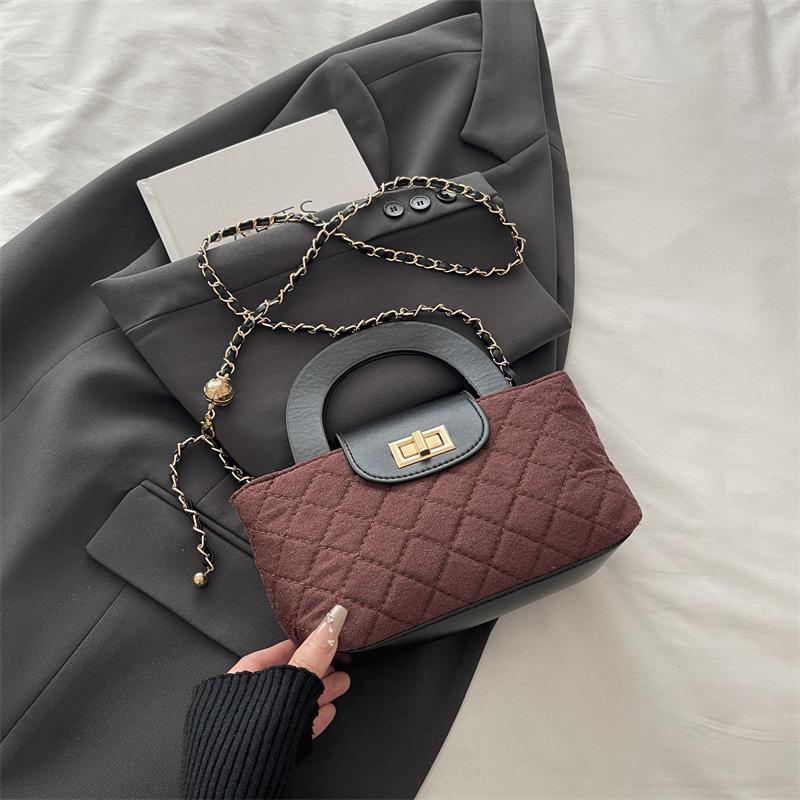 Rhombus embroidery thread fashion lock handbag new versatile chain messenger small square bag
Rhombus embroidery thread fashion lock handbag new versatile chain messenger small square bag