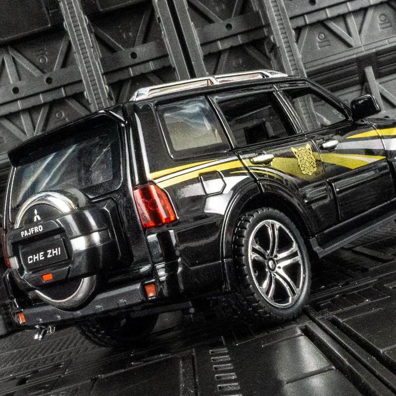 Zhi CZ32133 Модель внедорожника Mitsubishi Pajero Lynx из сплава со звуком и светом, с инерционным механизмом для детей белый 
Zhi CZ32133 Модель внедорожника Mitsubishi Pajero Lynx из сплава со звуком и светом, с инерционным механизмом для детей белый