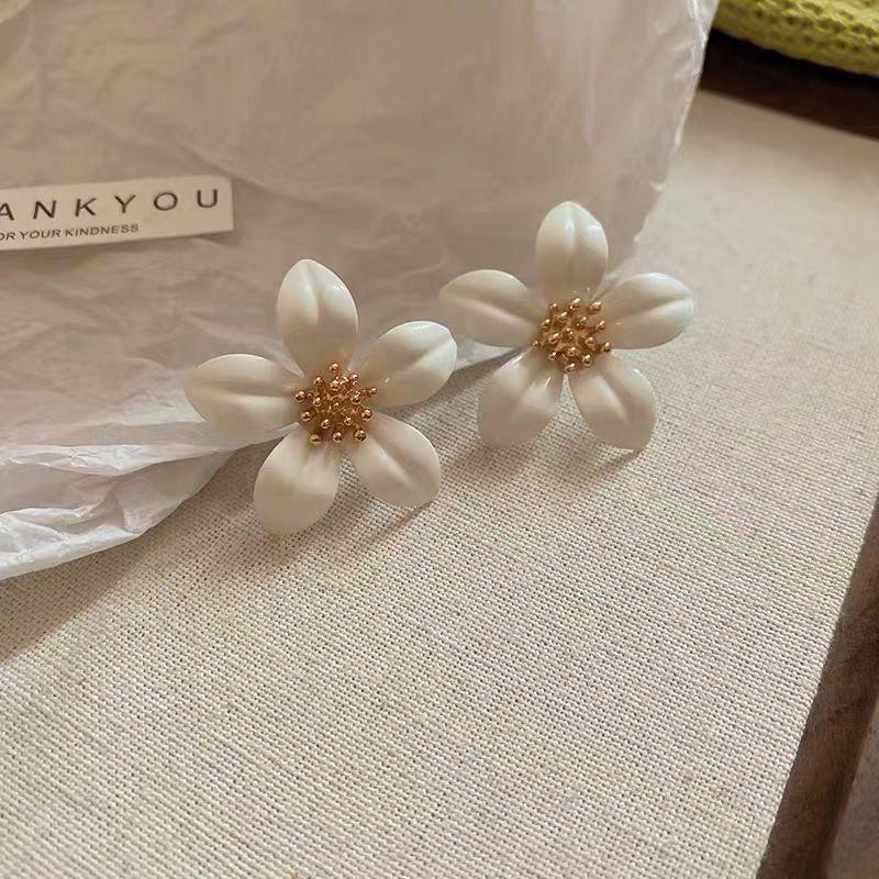 Spring and summer new flower earrings Mori dopamine sweet less temperament fashionable fresh popular stud earrings білий
Spring and summer new flower earrings Mori dopamine sweet less temperament fashionable fresh popular stud earrings білий