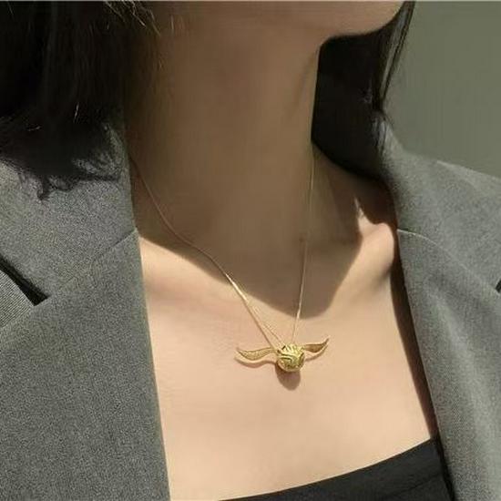 Trendy Gold Choker Necklace for Women: Light Luxury, Niche Style, TV-Inspired, Openable, Cool Subculture Design, High-End Feel
Trendy Gold Choker Necklace for Women: Light Luxury, Niche Style, TV-Inspired, Openable, Cool Subculture Design, High-End Feel