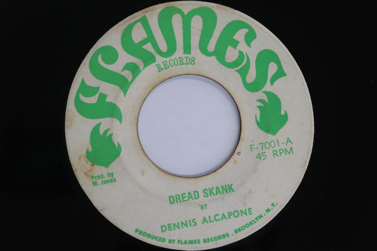 7inch Record DENNIS ALCAPONE - Dread Skank F7001 Flames Records 1975 US Reggae, Ska & Dub Used
7inch Record DENNIS ALCAPONE - Dread Skank F7001 Flames Records 1975 US Reggae, Ska & Dub Used