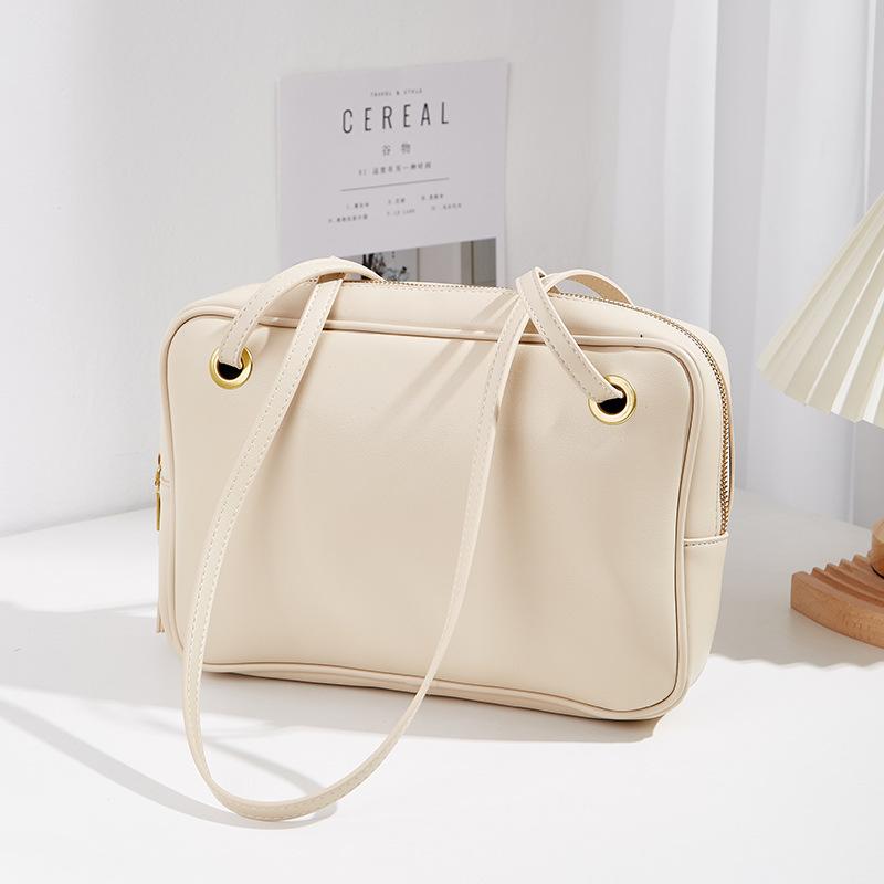 Niche bag women s autumn new trendy high-quality texture shoulder underarm bag portable versatile small square bag
Niche bag women s autumn new trendy high-quality texture shoulder underarm bag portable versatile small square bag