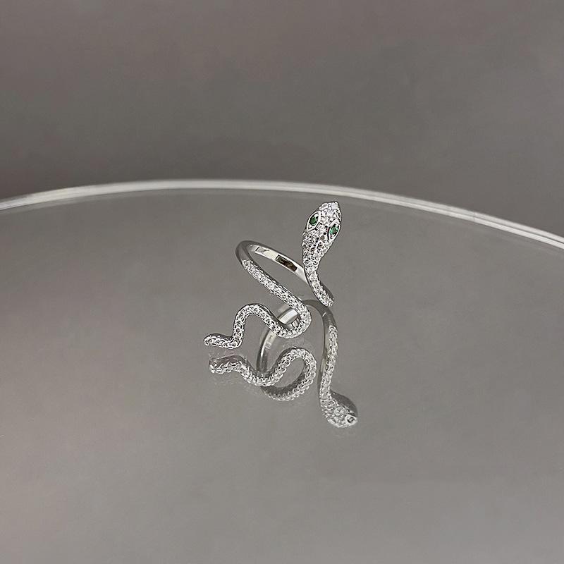 Открытое кольцо с цирконием в форме змеи — модный нишевый дизайн для женщин, изысканный аксессуар для указательного пальца в холодном стиле
Открытое кольцо с цирконием в форме змеи — модный нишевый дизайн для женщин, изысканный аксессуар для указательного пальца в холодном стиле