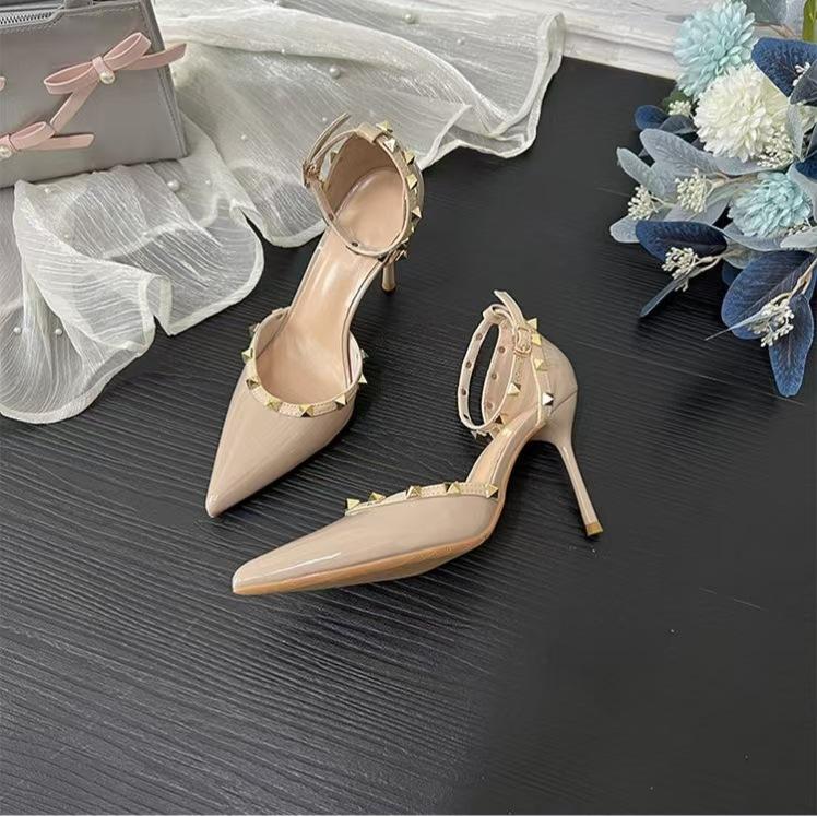Thin heel pointed head 2025 new one-word buckle with bag head sandals temperament with skirt sexy rivets high heels women 34
Thin heel pointed head 2025 new one-word buckle with bag head sandals temperament with skirt sexy rivets high heels women 34
