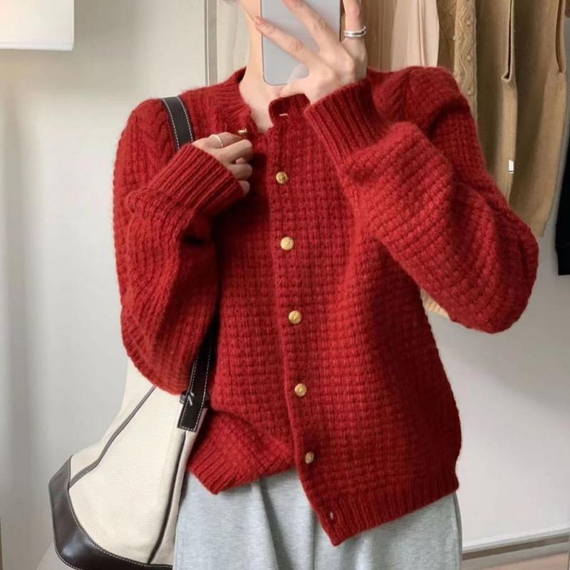 Новый шерстяной вязаный женский кардиган в стиле ретро с золотыми пуговицами, осень/зима, модный свитер высокого качества, маленькое ароматное пальто
Новый шерстяной вязаный женский кардиган в стиле ретро с золотыми пуговицами, осень/зима, модный свитер высокого качества, маленькое ароматное пальто