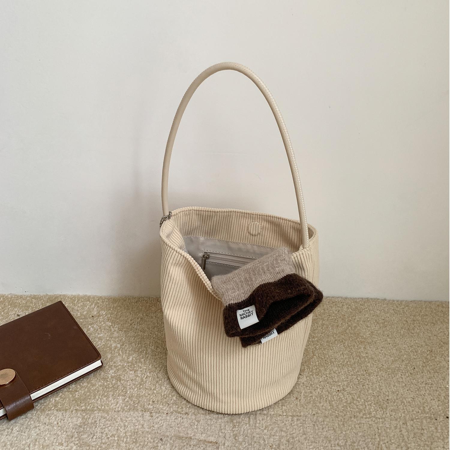 Fashion Corduroy Bucket Bags for Women Shoulder Bag Luxury Designer Bag Handbags Female Shopper Purses Clutch
Fashion Corduroy Bucket Bags for Women Shoulder Bag Luxury Designer Bag Handbags Female Shopper Purses Clutch