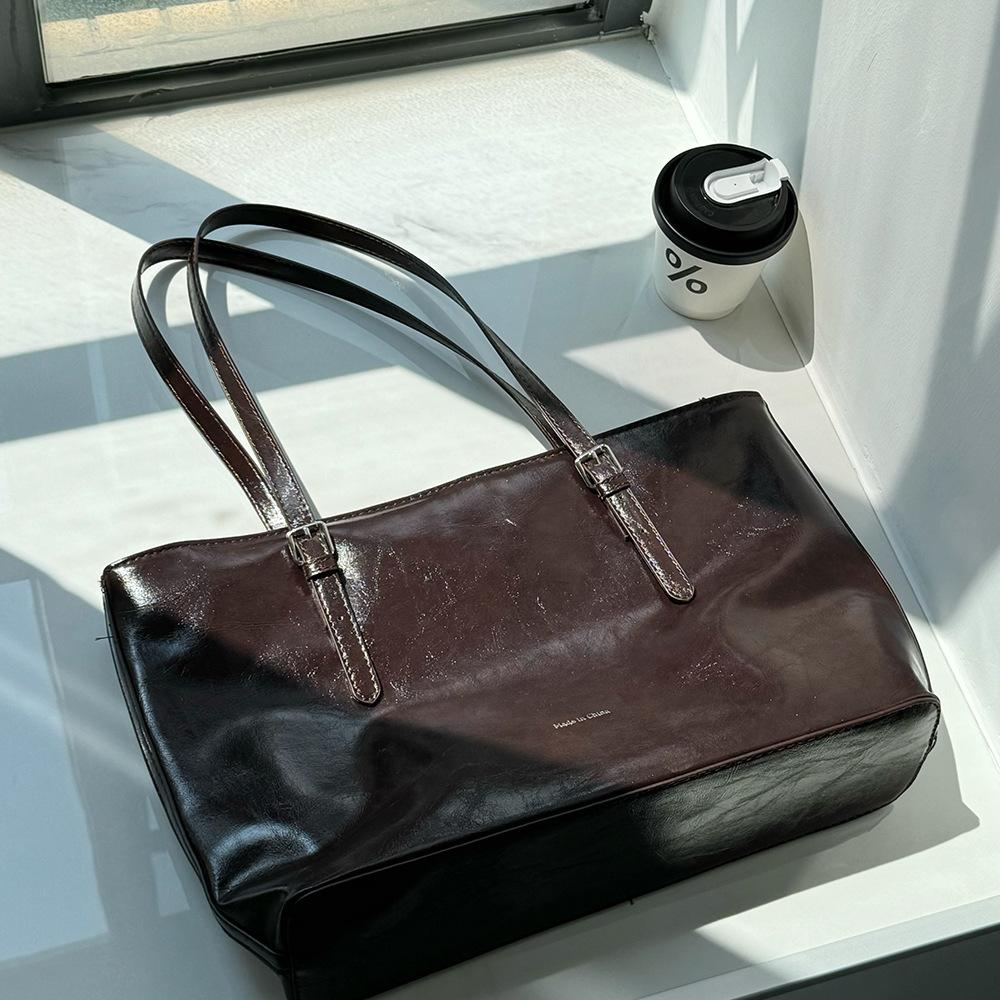 Fashi Designer Luxury Tote Bag Women Simple Solid Lage Capacity Shoulder Bag High Quality PU Leather Female Handbags 35X10X25CM кавовий
Fashi Designer Luxury Tote Bag Women Simple Solid Lage Capacity Shoulder Bag High Quality PU Leather Female Handbags 35X10X25CM кавовий