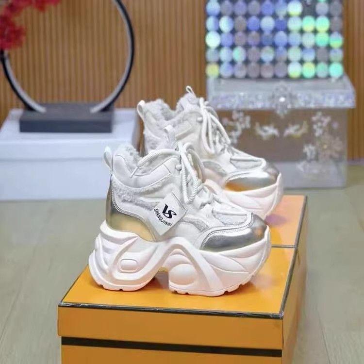 Women s shoes new small thick-soled inner height increase velvet thermal shoes women s 2025 winter sports casual shoes 40 золотий
Women s shoes new small thick-soled inner height increase velvet thermal shoes women s 2025 winter sports casual shoes 40 золотий