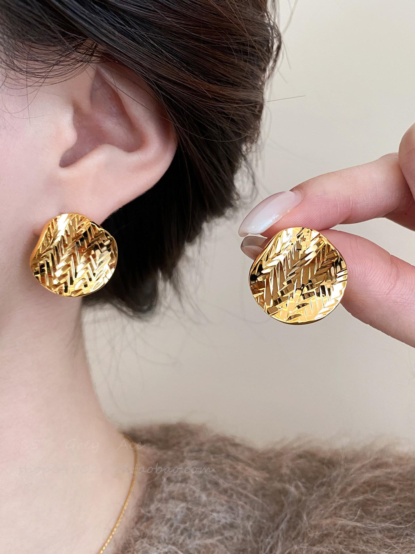 K real gold electroplated pleated round stud earrings new simple fashion earrings light luxury high-end earrings women
K real gold electroplated pleated round stud earrings new simple fashion earrings light luxury high-end earrings women
