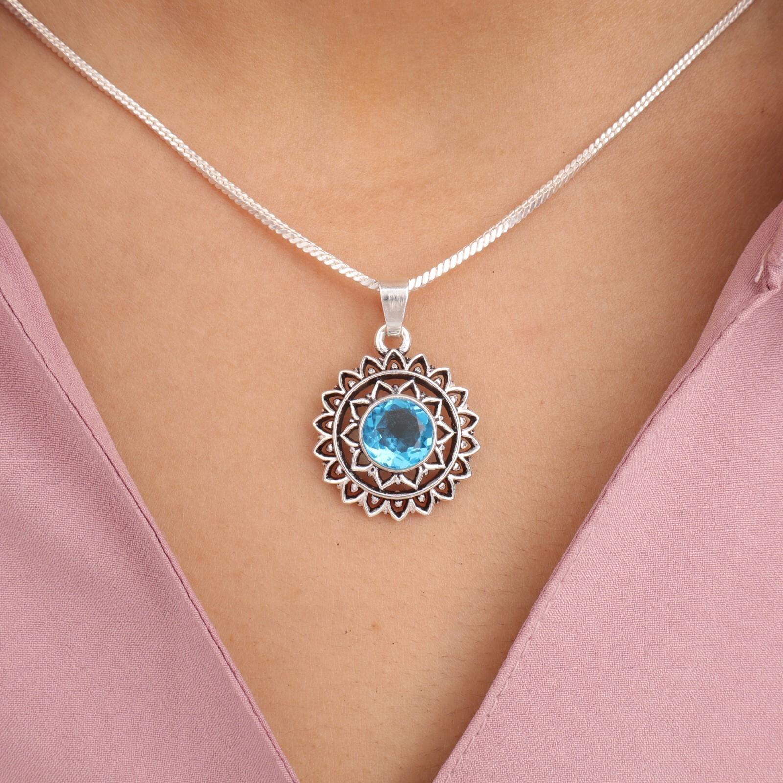 Швейцарский голубой топаз драгоценный камень 925 стерлинговое серебро ювелирные изделия ручной работы кулон 1,14 CP-30-4
Швейцарский голубой топаз драгоценный камень 925 стерлинговое серебро ювелирные изделия ручной работы кулон 1,14 CP-30-4