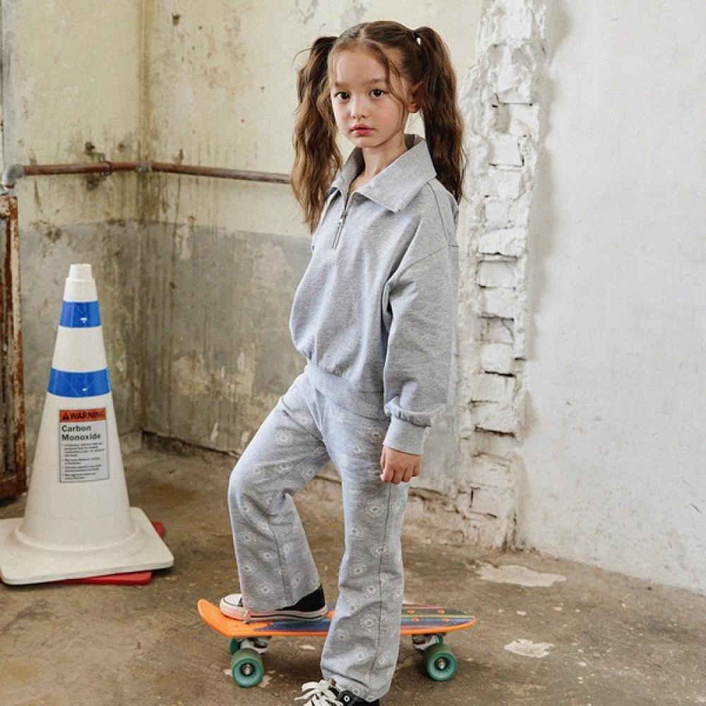 Olivan Flower Pattern Half Zip Up Top And Bottom Gray Grey/160
Olivan Flower Pattern Half Zip Up Top And Bottom Gray Grey/160