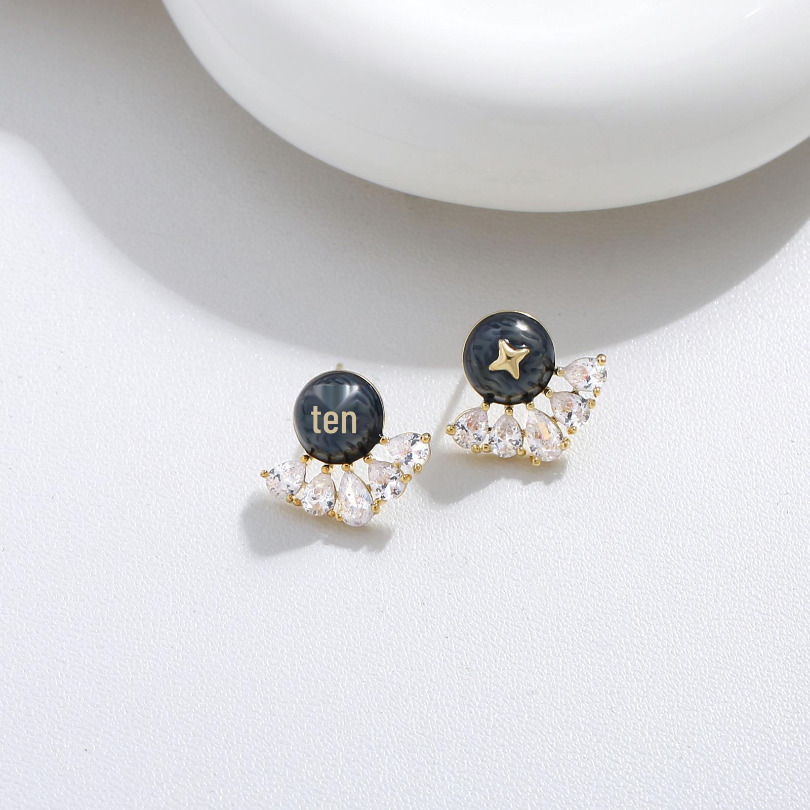 Серьги-пусеты из стерлингового серебра в виде креста, звезды и веера с цирконом цвета деним для женщин
Серьги-пусеты из стерлингового серебра в виде креста, звезды и веера с цирконом цвета деним для женщин