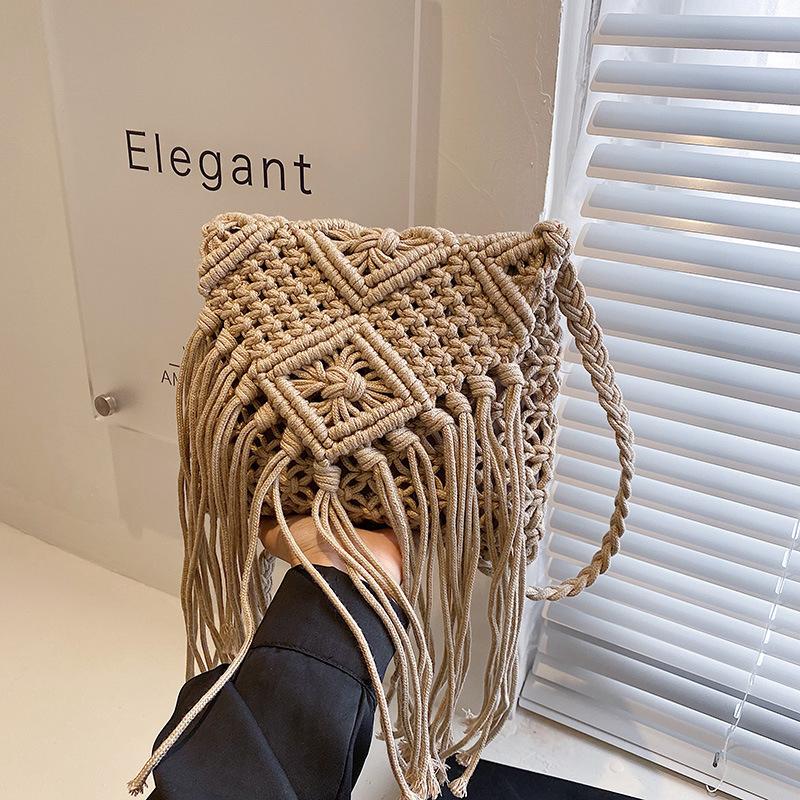 Yogodlns Bohemian Tassel Straw Bag Women Fashion Weave Handmade Crossbod Bag Summer Kintted Beach Handbag Vacation Lady Pouch 20*18cm сірий колір
Yogodlns Bohemian Tassel Straw Bag Women Fashion Weave Handmade Crossbod Bag Summer Kintted Beach Handbag Vacation Lady Pouch 20*18cm сірий колір