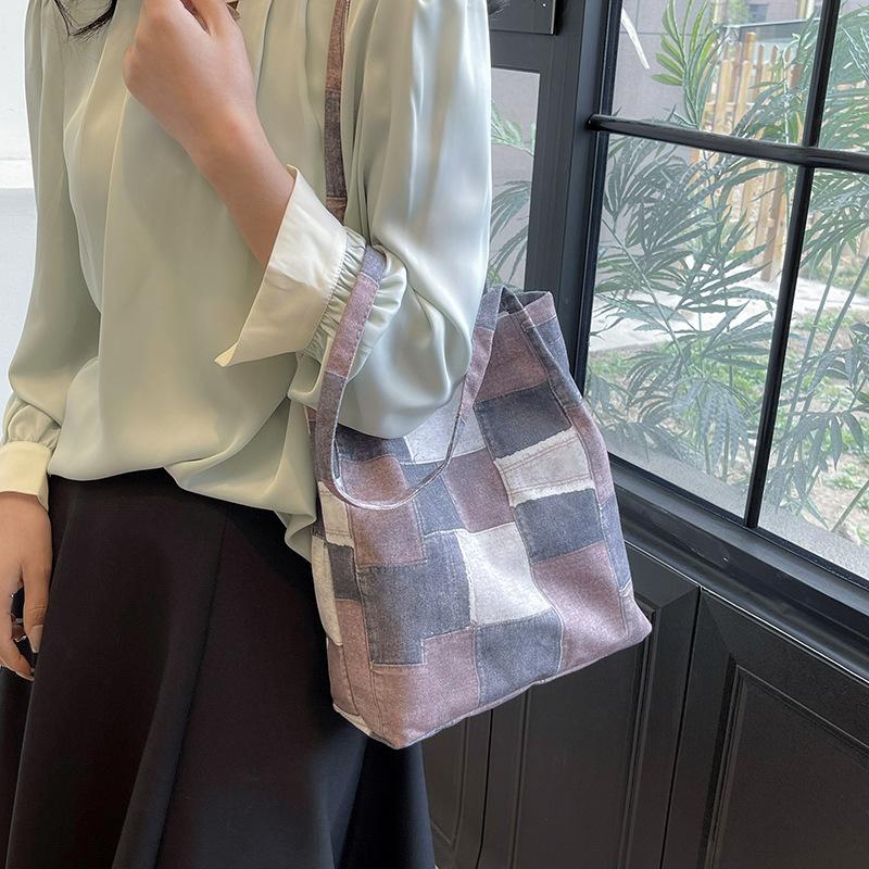 Lightweight and versatile canvas women s bag tote bag women s large-capacity student leisure bag 2025 new plaid shoulder bag One size
Lightweight and versatile canvas women s bag tote bag women s large-capacity student leisure bag 2025 new plaid shoulder bag One size