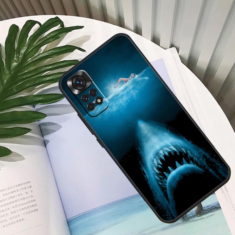 Jaws 1975 Movie Poster Funda For Xiaomi Redmi Note 13 10 11 12 14 15 Pro Plus Case For Redmi 15C 12C 13C 14C 10C 15 Redmi Note 15 Pro 5G
Jaws 1975 Movie Poster Funda For Xiaomi Redmi Note 13 10 11 12 14 15 Pro Plus Case For Redmi 15C 12C 13C 14C 10C 15 Redmi Note 15 Pro 5G