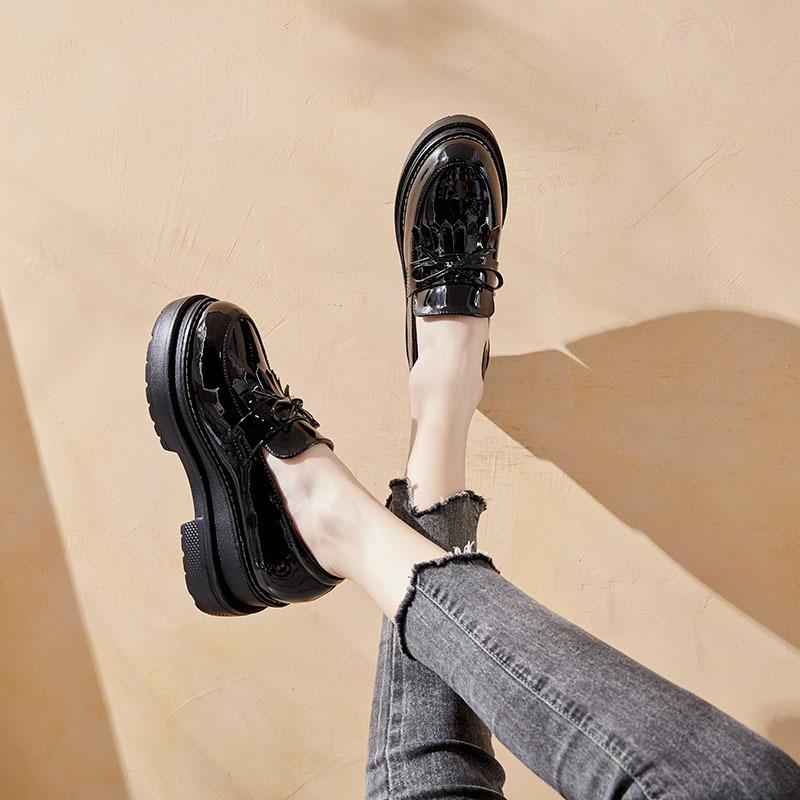 Весенние новые универсальные туфли из лакированной кожи на толстом каблуке с кисточками и толстой подошвой для маффинов, женские маленькие кожаные туфли без шнуровки в британском стиле 
Весенние новые универсальные туфли из лакированной кожи на толстом каблуке с кисточками и толстой подошвой для маффинов, женские маленькие кожаные туфли без шнуровки в британском стиле