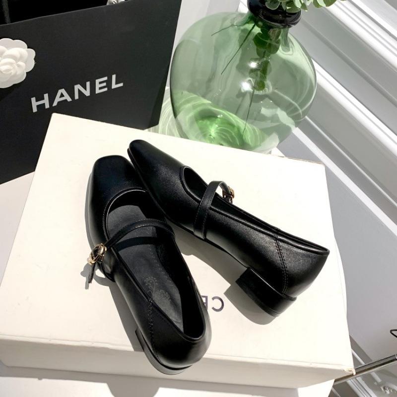 Повседневные туфли-лодочки на низком каблуке, с мелким вырезом и одной педалью, туфли-одинарки с квадратным носком, лоферы, носите женские кожаные туфли с низким верхом во все сезоны 39 чёрный
Повседневные туфли-лодочки на низком каблуке, с мелким вырезом и одной педалью, туфли-одинарки с квадратным носком, лоферы, носите женские кожаные туфли с низким верхом во все сезоны 39 чёрный