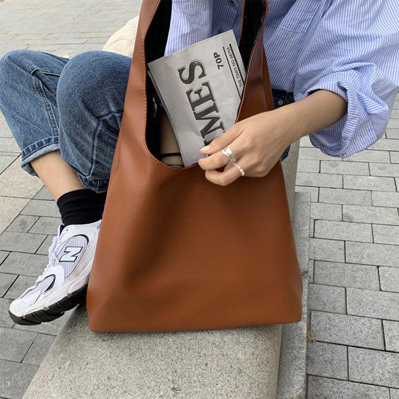 INS Korean Style Large Capacity Tote Bag for Women, Trendy Vest Shoulder Bag, Original Design Fashi Handbag 33 27 10cm коричневый
INS Korean Style Large Capacity Tote Bag for Women, Trendy Vest Shoulder Bag, Original Design Fashi Handbag 33 27 10cm коричневый