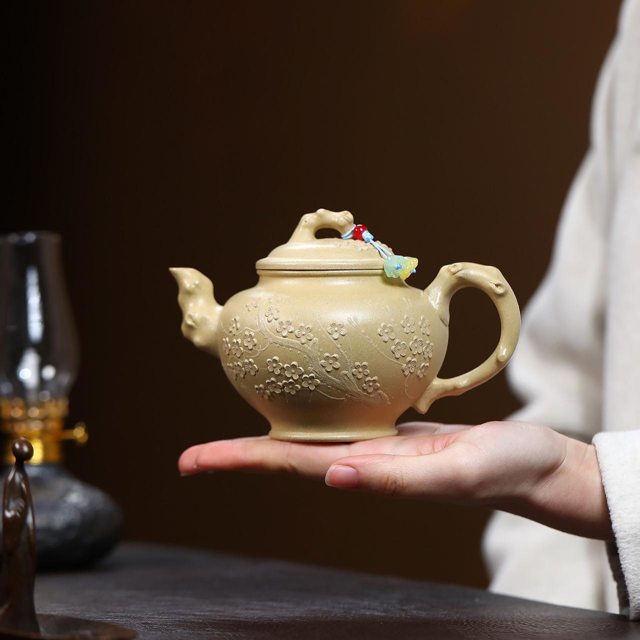 320ml Yixing Purple Clay Teapots Handmade Plum Blossom Pot Raw Ore Motoyama Green Mud Tea Brewing Kettle With Infuser Zisha Tea
320ml Yixing Purple Clay Teapots Handmade Plum Blossom Pot Raw Ore Motoyama Green Mud Tea Brewing Kettle With Infuser Zisha Tea