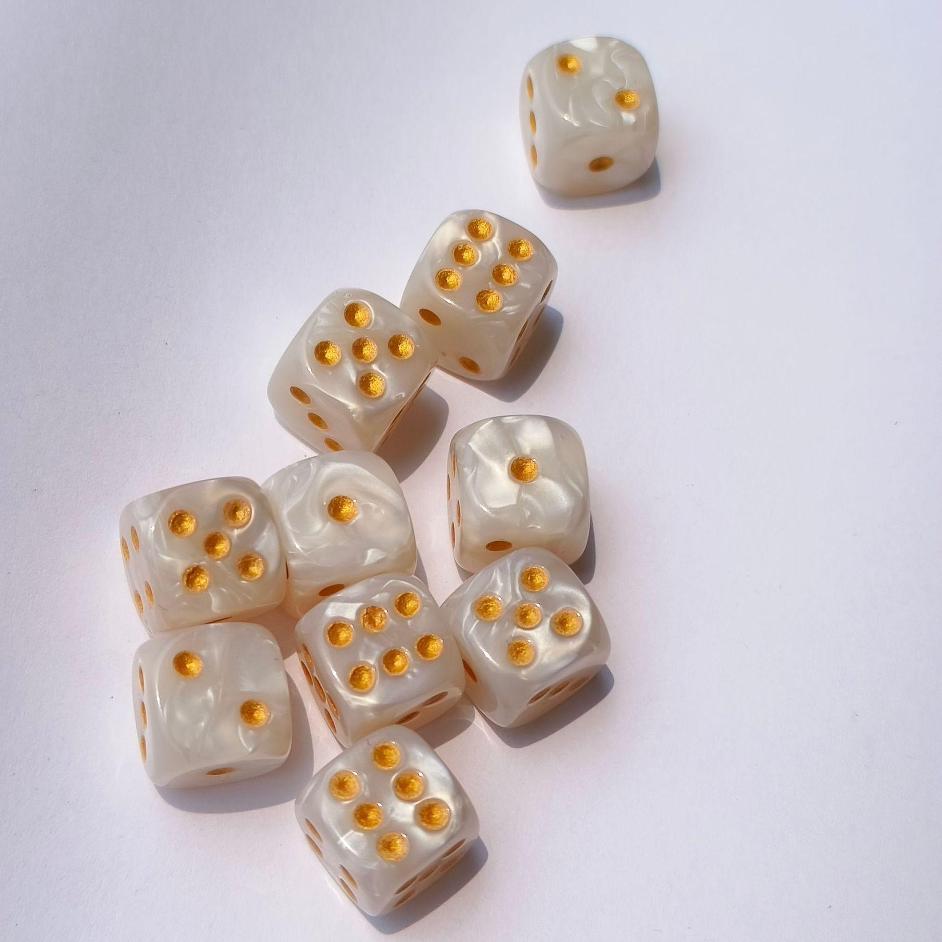 Набор из 10 штук 12-миллиметровых круглых кубиков с жемчужным узором и точками, цифровой набор кубиков, ролевая игра, COC, Dnd, настольная игра, кубики для развлечений для беговой группы, Dnd
Набор из 10 штук 12-миллиметровых круглых кубиков с жемчужным узором и точками, цифровой набор кубиков, ролевая игра, COC, Dnd, настольная игра, кубики для развлечений для беговой группы, Dnd