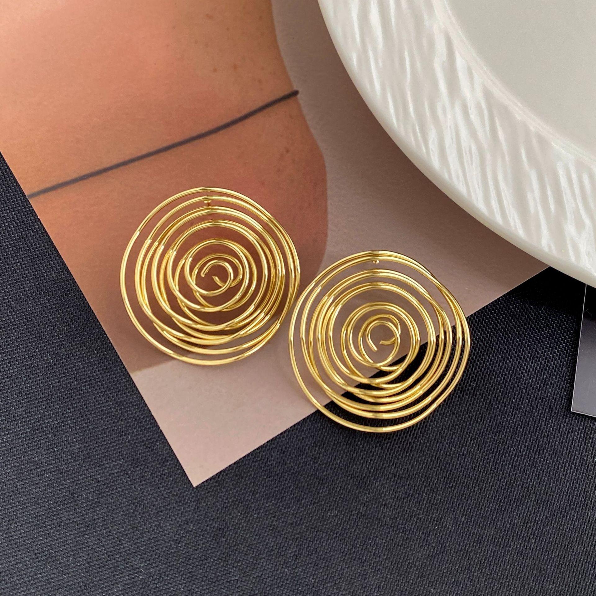 Hollow Irregular Twisted Round Women s Geometric Silver Exaggerated Versatile Earrings золотий
Hollow Irregular Twisted Round Women s Geometric Silver Exaggerated Versatile Earrings золотий