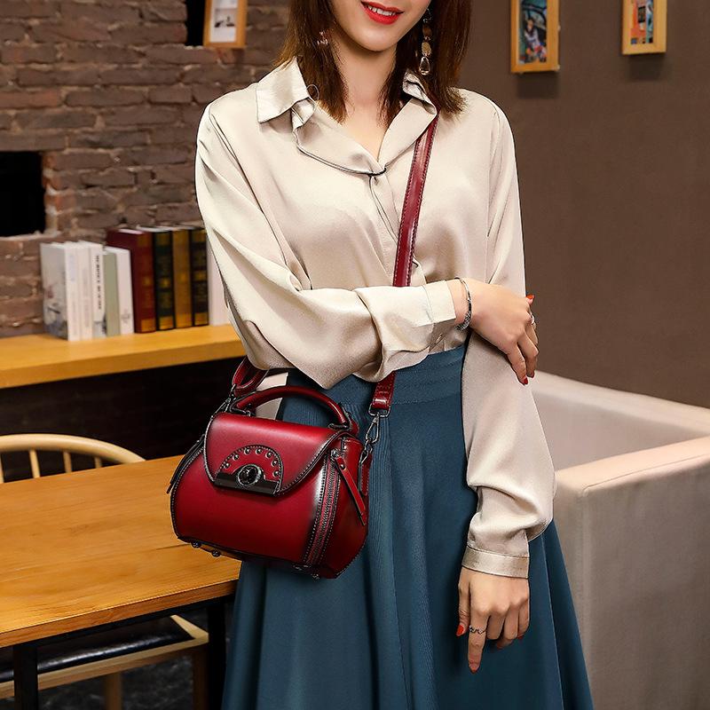 Genuine Leather Small Round Crossbody Phone Bag for Women - Mature Temperament Handbag
Genuine Leather Small Round Crossbody Phone Bag for Women - Mature Temperament Handbag