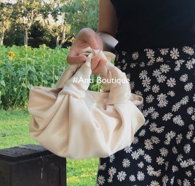 Luxury Designer New Cloud Shape Women Day Clutch Bag Pleated Dumpling Shoulder Messenger Bag Silk Cute Lady Crossbody Handbag бежевый
Luxury Designer New Cloud Shape Women Day Clutch Bag Pleated Dumpling Shoulder Messenger Bag Silk Cute Lady Crossbody Handbag бежевый