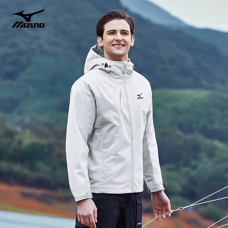 Чоловіча вулична вітровка Mizuno з капюшоном L
Чоловіча вулична вітровка Mizuno з капюшоном L