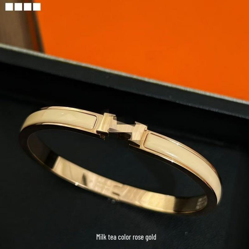Жіночий браслет-бангл V Gold, товстий, 18K рожеве золото, кохання - Висока якість, збереження кольору, вузька версія, дизайн з літерою H 17cm
Жіночий браслет-бангл V Gold, товстий, 18K рожеве золото, кохання - Висока якість, збереження кольору, вузька версія, дизайн з літерою H 17cm