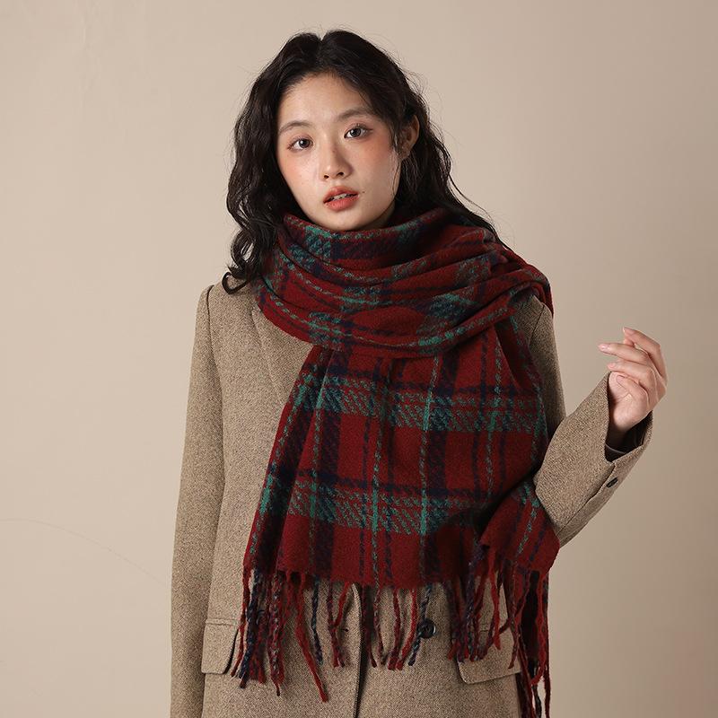 Wool scarf New plaid scarf Women s winter thickened warm retro versatile high-end shawl scarf Student 200*65 чорний
Wool scarf New plaid scarf Women s winter thickened warm retro versatile high-end shawl scarf Student 200*65 чорний