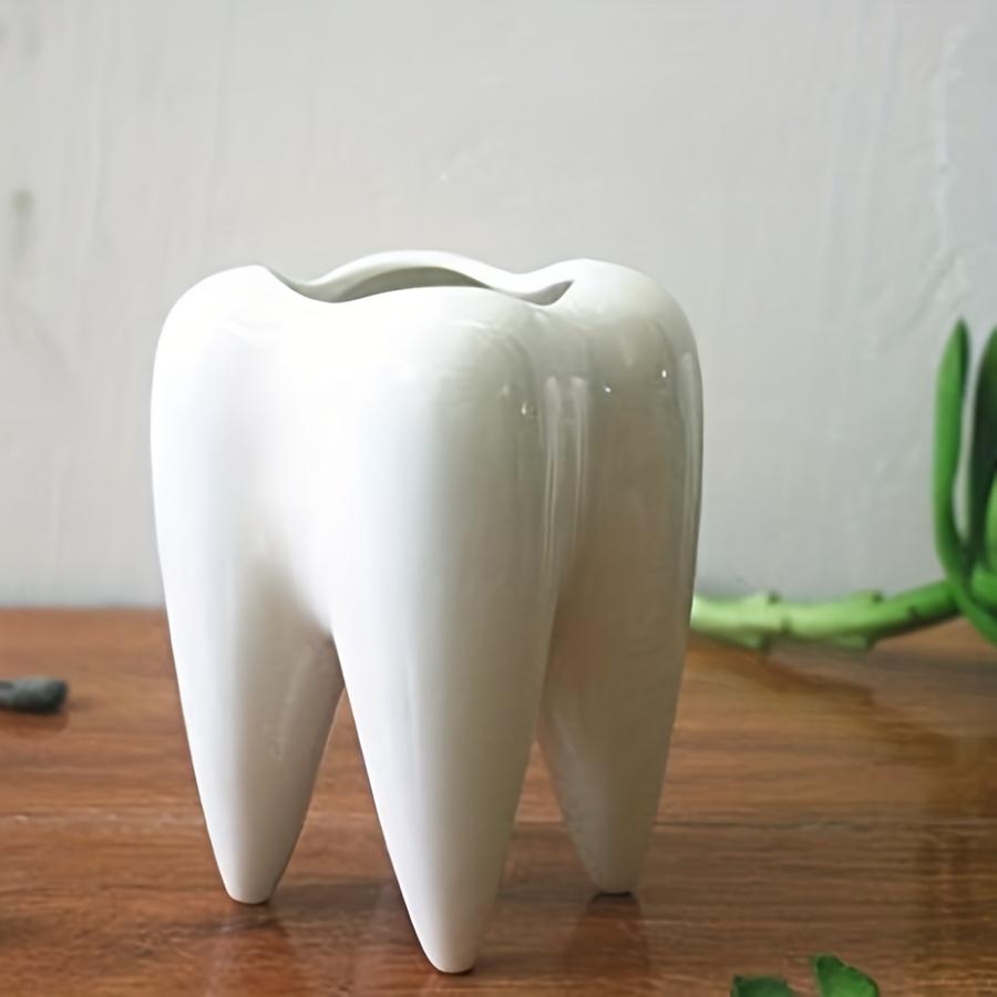 Керамический белый держатель для зубных щеток, большой зуб, контейнеры для ручек, настольные принадлежности, хранение, цветочный горшок, ваза, чашка, креативный декор, подарки
Керамический белый держатель для зубных щеток, большой зуб, контейнеры для ручек, настольные принадлежности, хранение, цветочный горшок, ваза, чашка, креативный декор, подарки