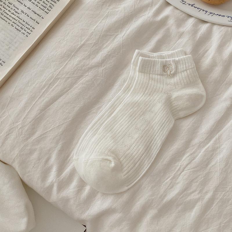 Женские весенне-летние универсальные простые однотонные носки с вышивкой бантиком, с низкой посадкой, бесшовные, дышащие 1 pair чистый белый
Женские весенне-летние универсальные простые однотонные носки с вышивкой бантиком, с низкой посадкой, бесшовные, дышащие 1 pair чистый белый