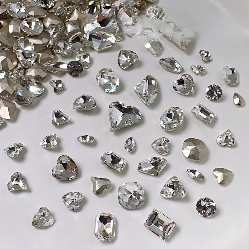 Nail Art Accessories: Ultra-Shiny Clear Rhinestones, Teardrop, Butterfly, Heart, Axe, and Square Shapes.
Nail Art Accessories: Ultra-Shiny Clear Rhinestones, Teardrop, Butterfly, Heart, Axe, and Square Shapes.
